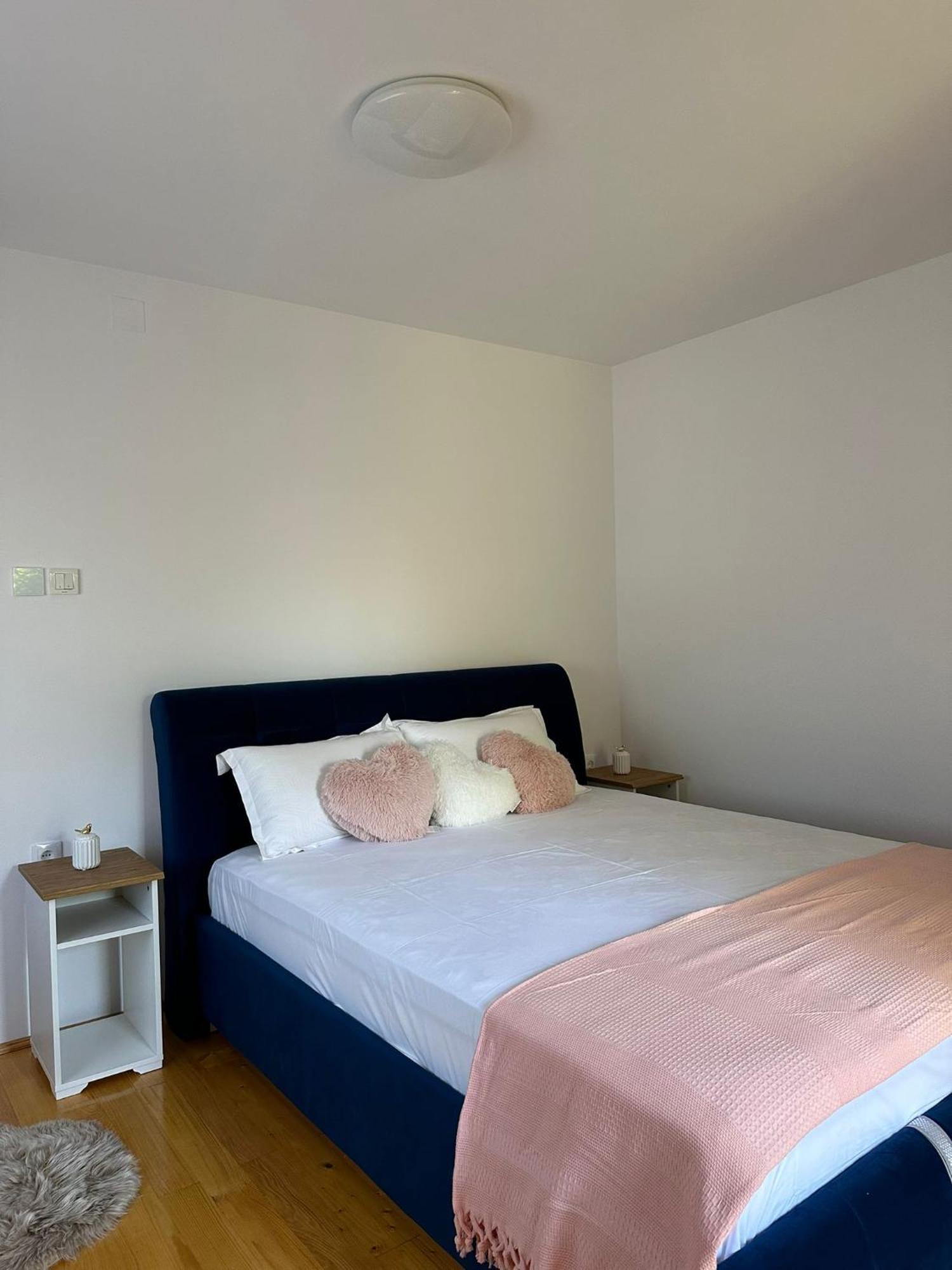Curtea de Argeş Casa Eroilorヴィラ エクステリア 写真